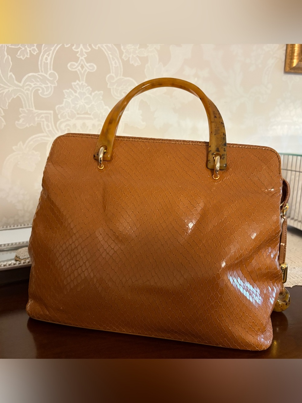 Rare Vintage Mangiameli Milano Italian Leather Handbag - Lucite handle